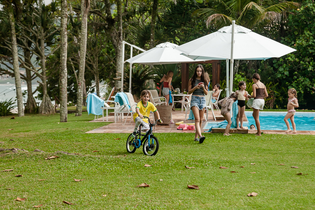 fotografias do aniversário de 8 anos do bruno com o tema copa no mundo no quintal de casa no condominio sao pedro no guaruja sp