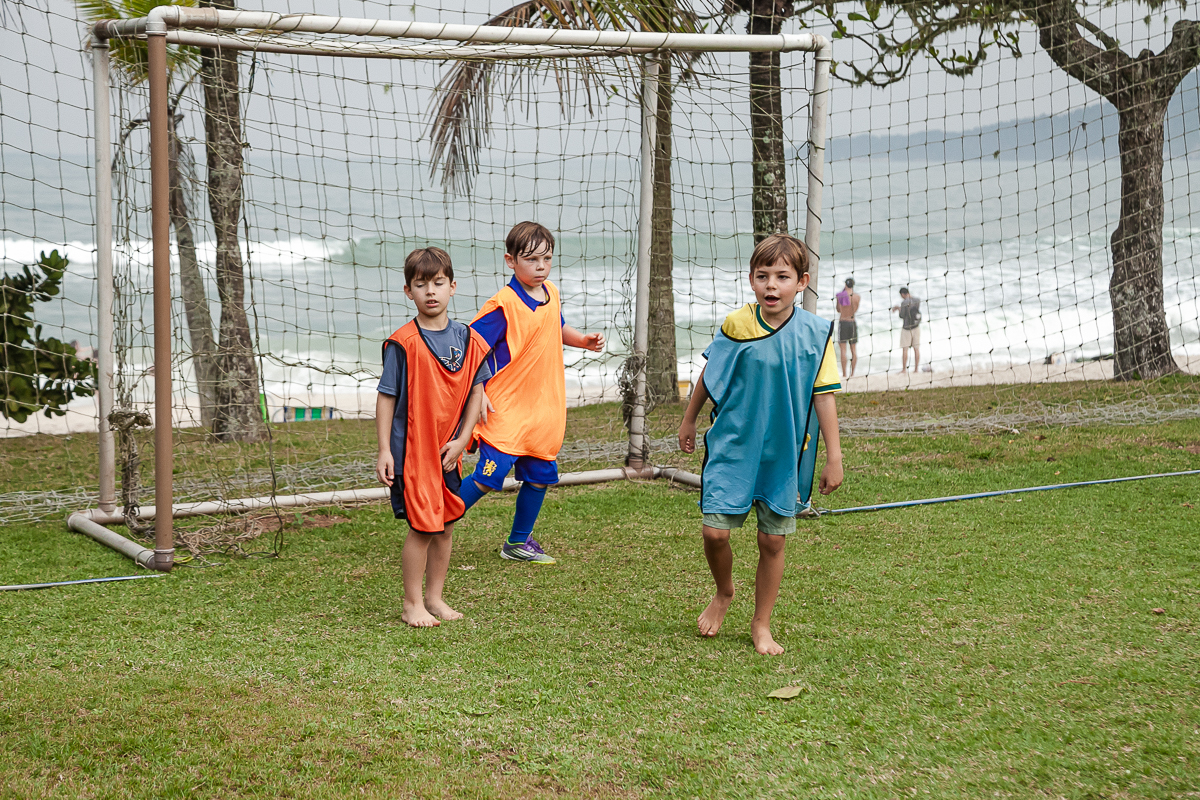 fotografias do aniversário de 8 anos do bruno com o tema copa no mundo no quintal de casa no condominio sao pedro no guaruja sp