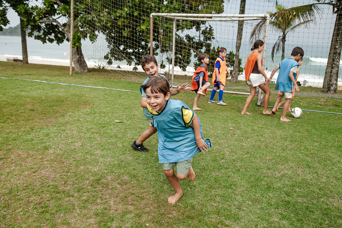 fotografias do aniversário de 8 anos do bruno com o tema copa no mundo no quintal de casa no condominio sao pedro no guaruja sp