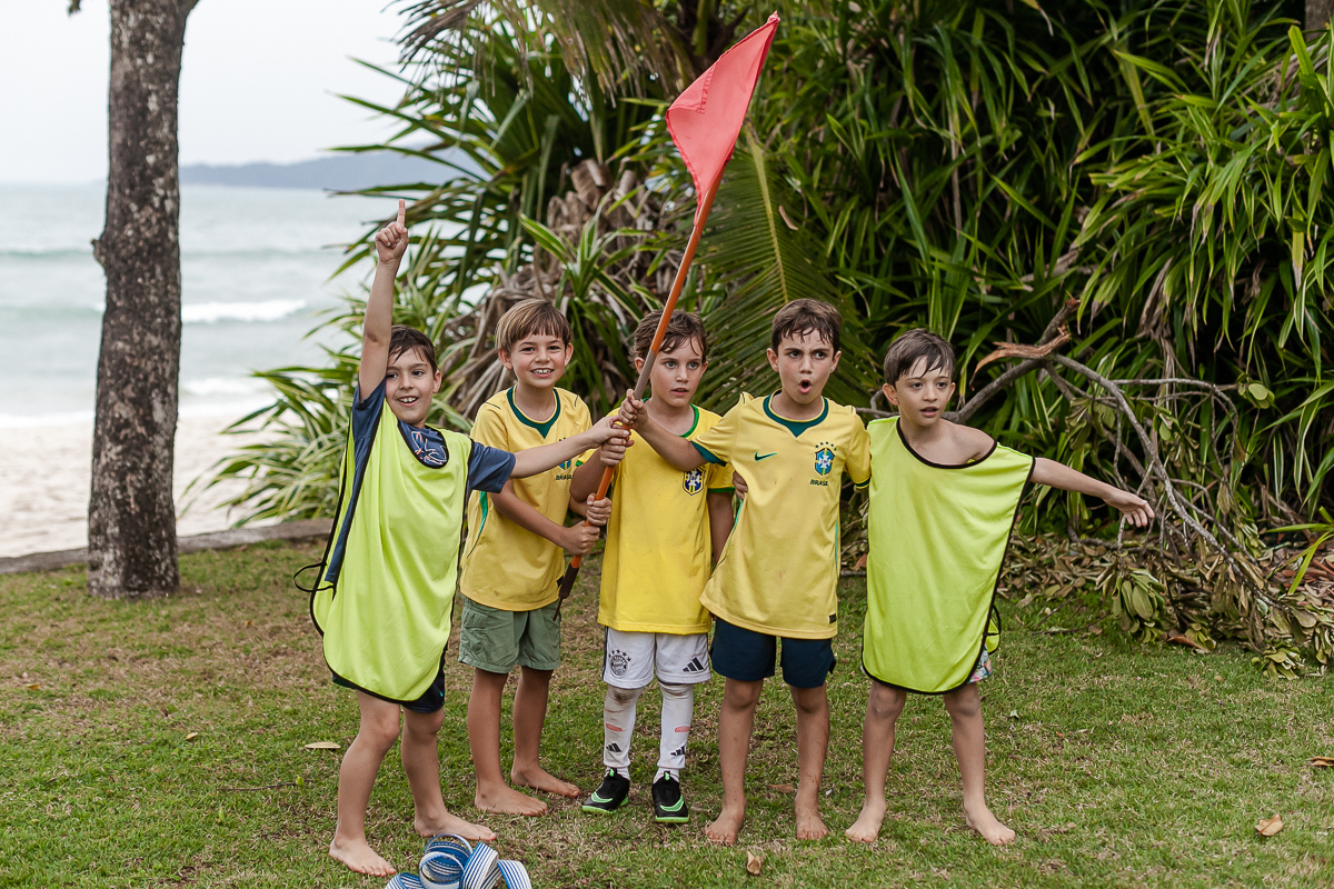 fotografias do aniversário de 8 anos do bruno com o tema copa no mundo no quintal de casa no condominio sao pedro no guaruja sp