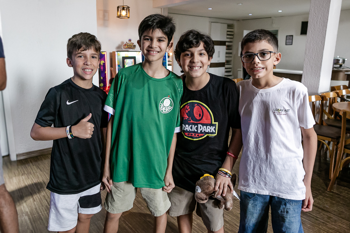 fotografias do aniversário de 11 anos do pedro e 6 anos do mateus com o tema dinossauros no buffet pik total em guarulhos sp