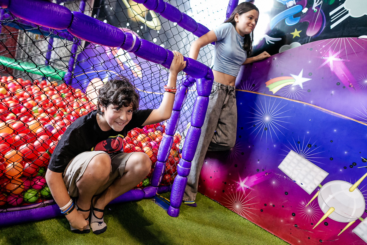 fotografias do aniversário de 11 anos do pedro e 6 anos do mateus com o tema dinossauros no buffet pik total em guarulhos sp
