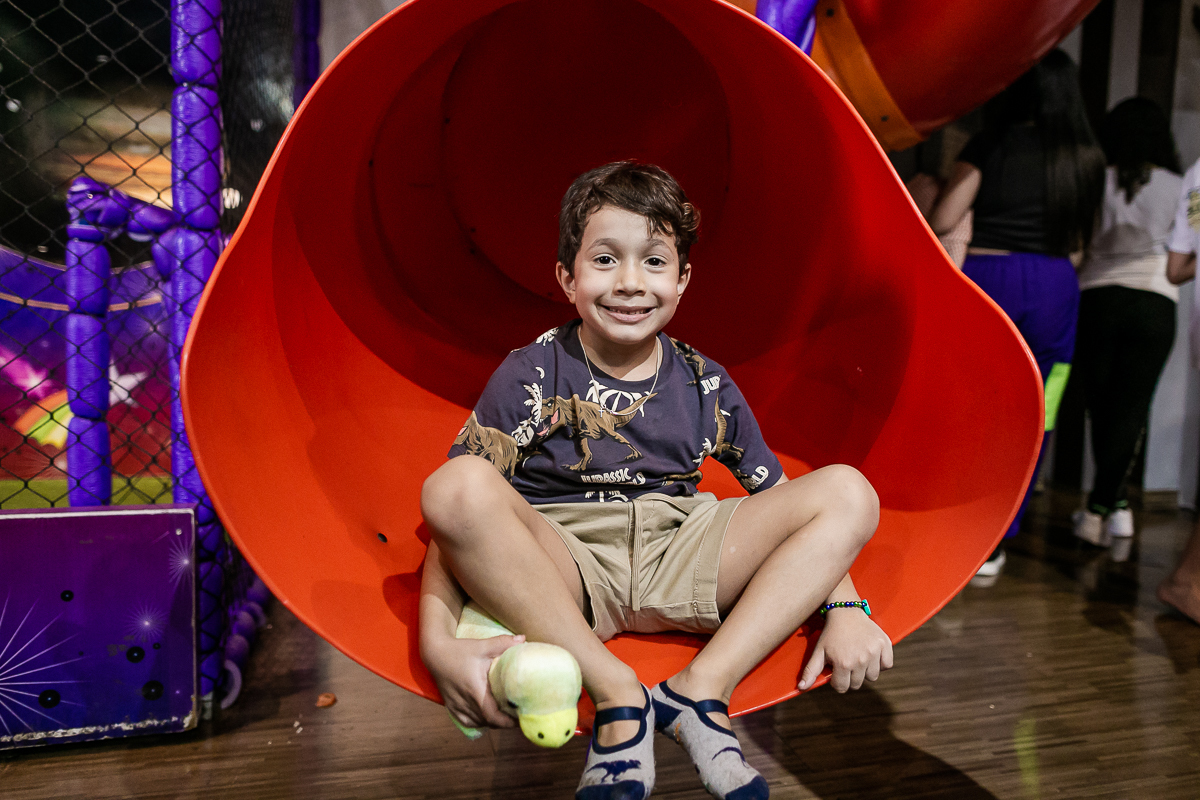 fotografias do aniversário de 11 anos do pedro e 6 anos do mateus com o tema dinossauros no buffet pik total em guarulhos sp