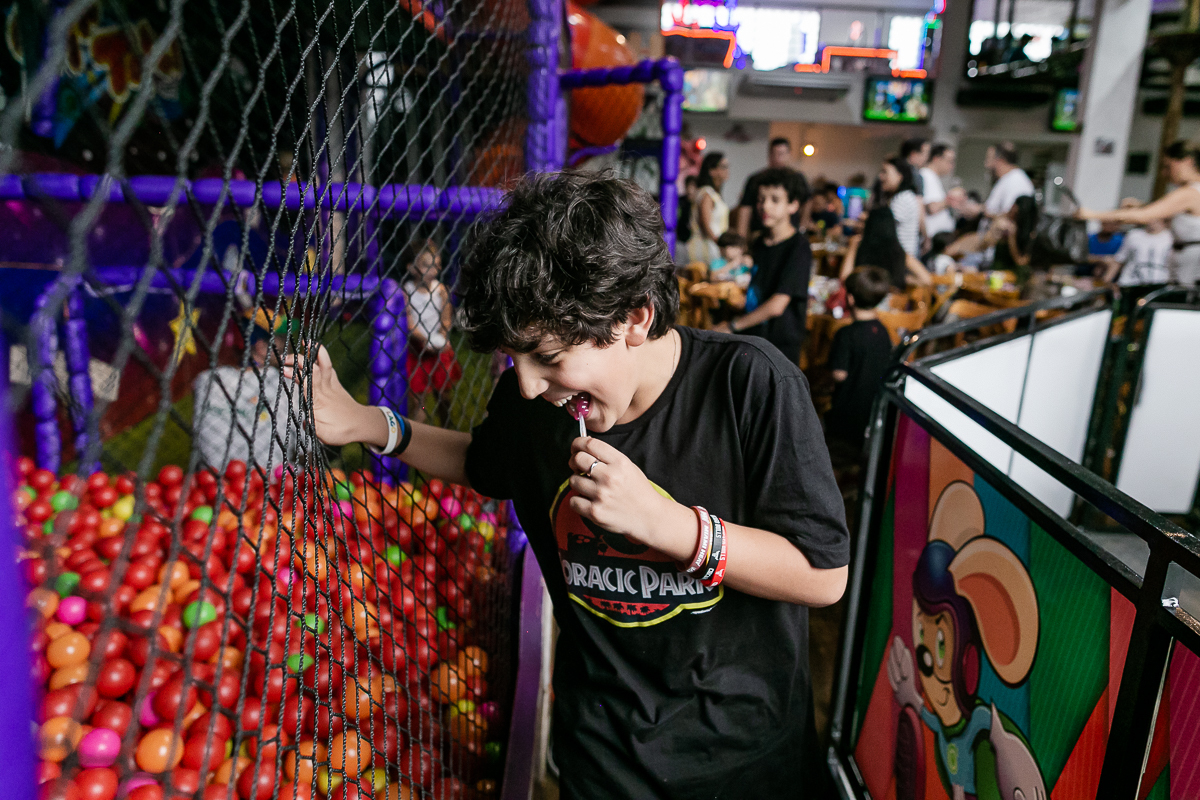 fotografias do aniversário de 11 anos do pedro e 6 anos do mateus com o tema dinossauros no buffet pik total em guarulhos sp