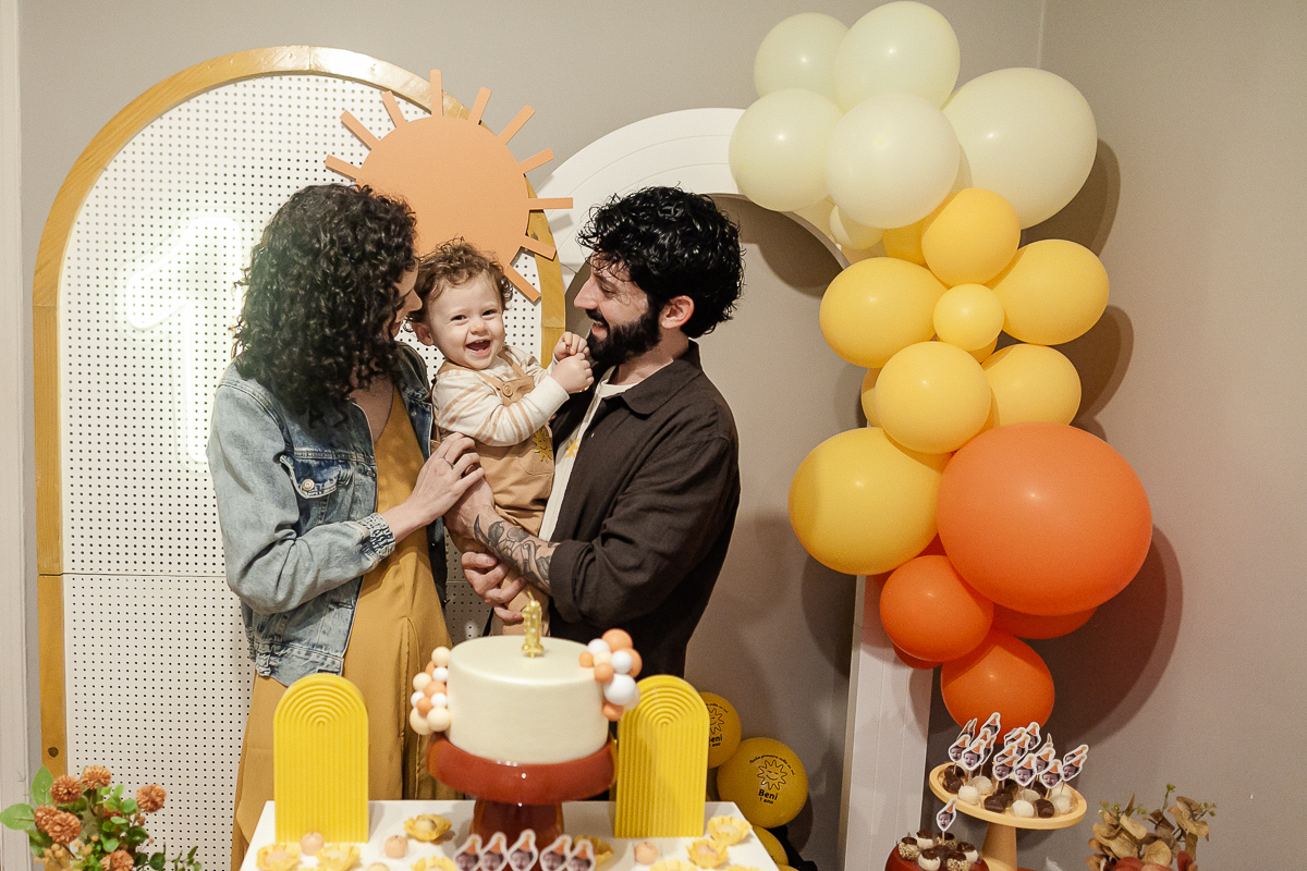 fotografias do aniversário de 1 ano do beni com o tema sol no quintal de casa no bairro do ipiranga zona sul de sao paulo sp