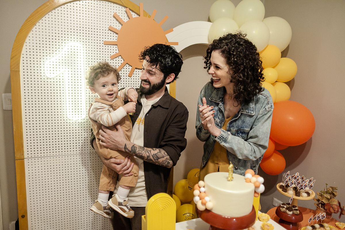 fotografias do aniversário de 1 ano do beni com o tema sol no quintal de casa no bairro do ipiranga zona sul de sao paulo sp