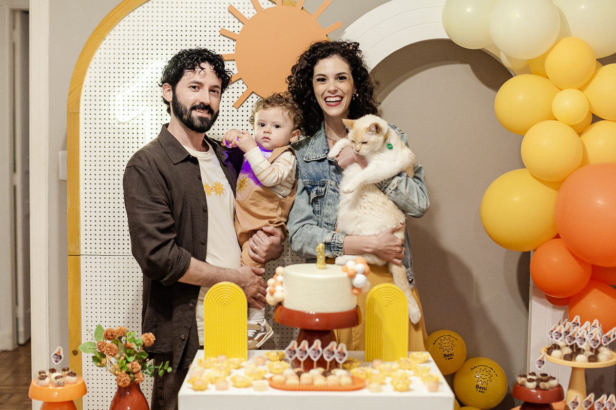 fotografias do aniversário de 1 ano do beni com o tema sol no quintal de casa no bairro do ipiranga zona sul de sao paulo sp