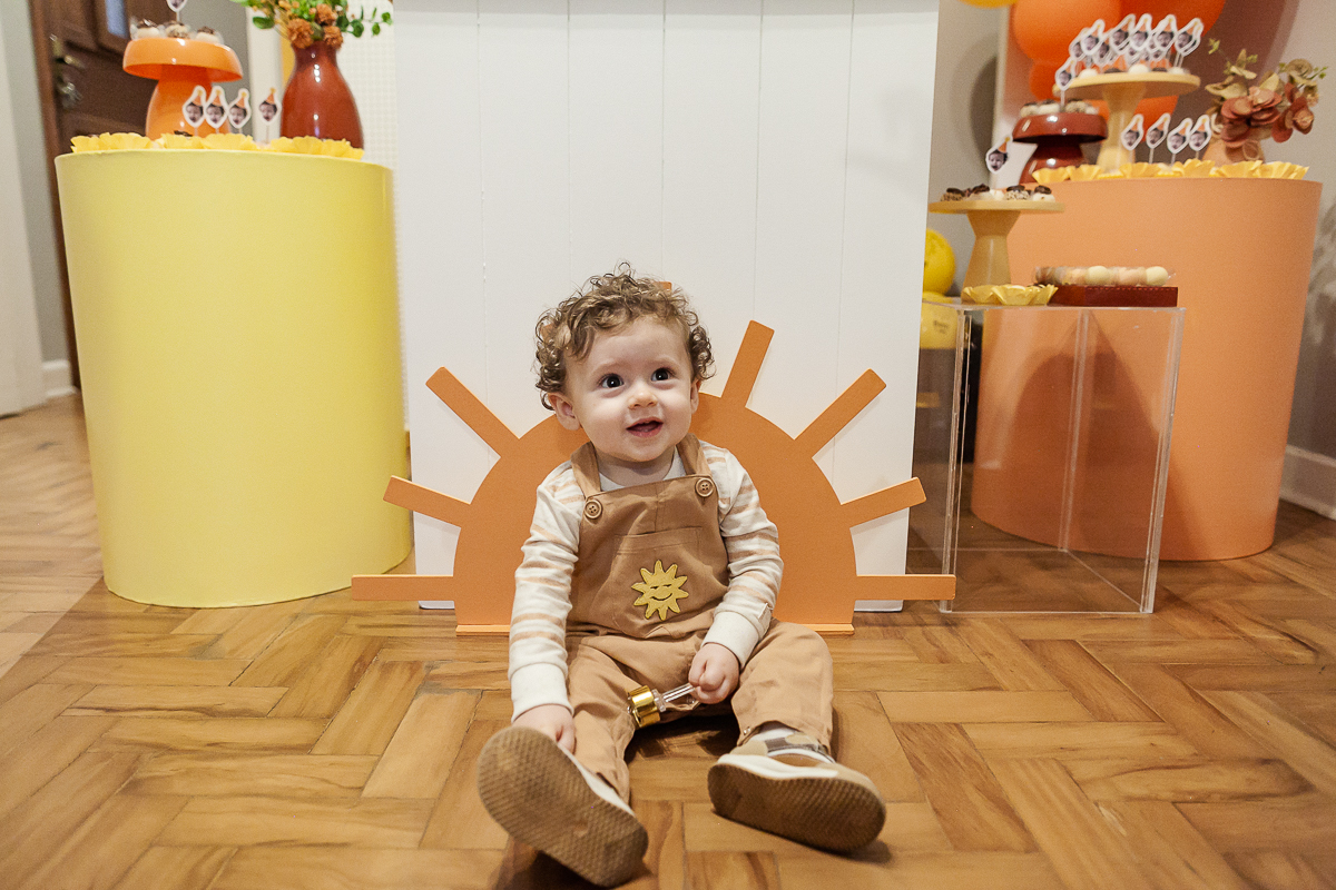 fotografias do aniversário de 1 ano do beni com o tema sol no quintal de casa no bairro do ipiranga zona sul de sao paulo sp
