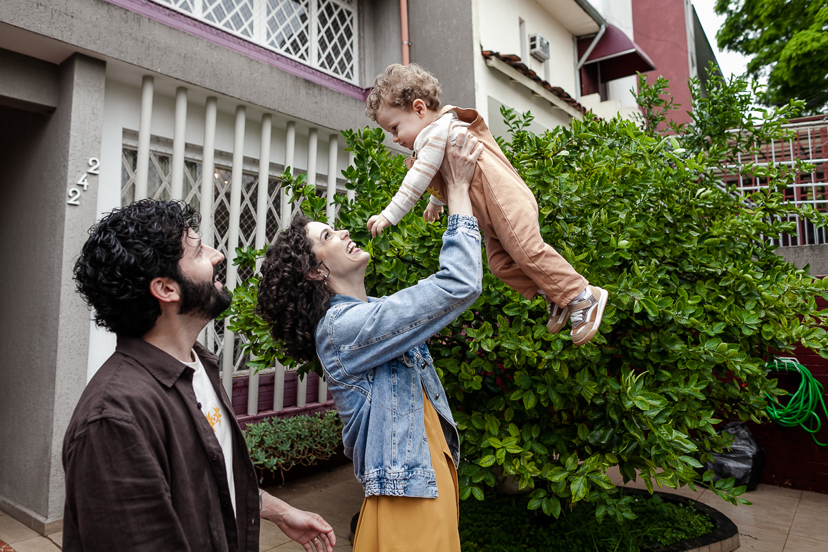 fotografias do aniversário de 1 ano do beni com o tema sol no quintal de casa no bairro do ipiranga zona sul de sao paulo sp