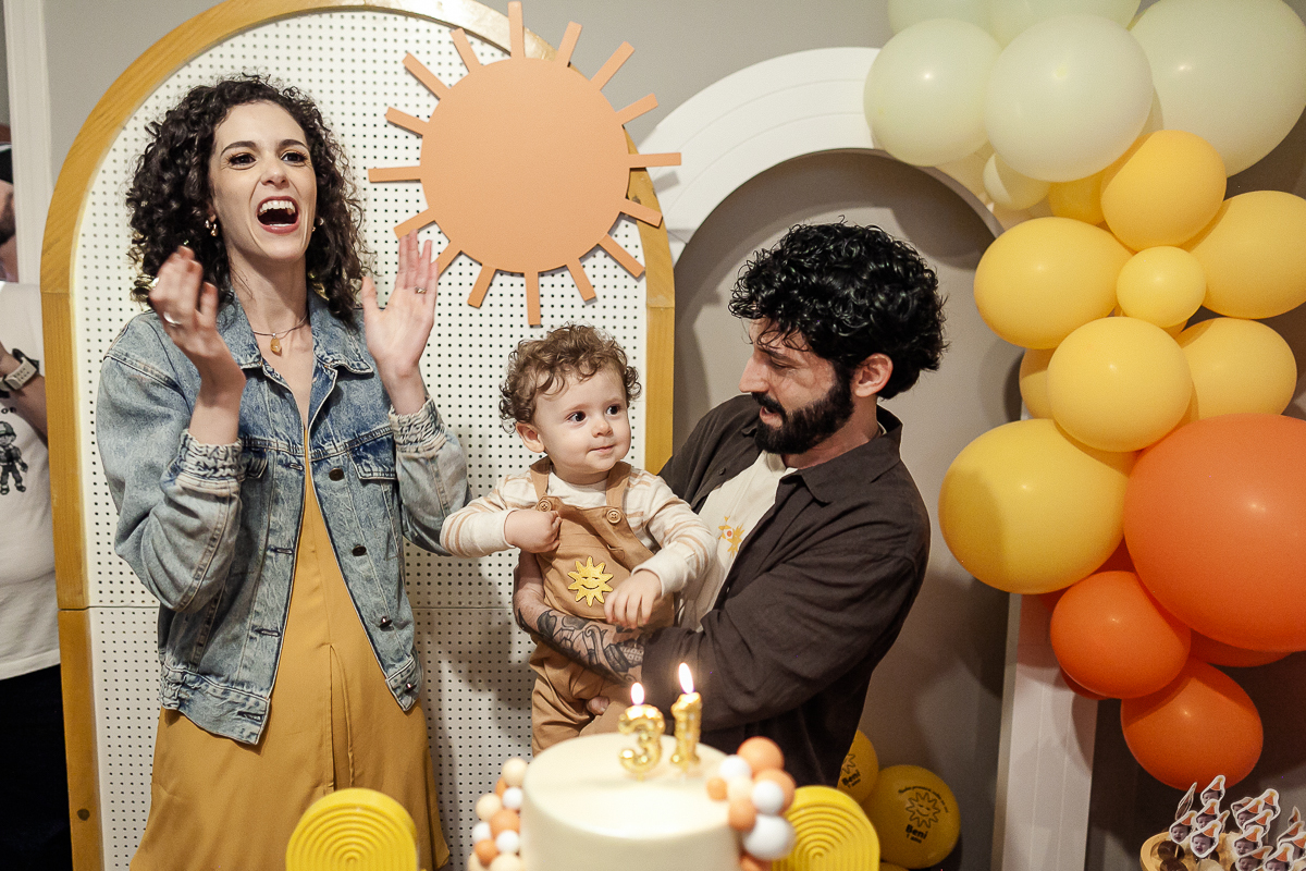 fotografias do aniversário de 1 ano do beni com o tema sol no quintal de casa no bairro do ipiranga zona sul de sao paulo sp