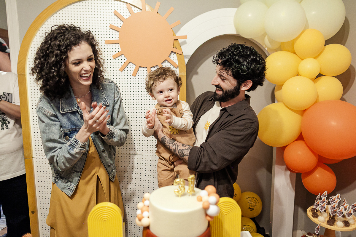 fotografias do aniversário de 1 ano do beni com o tema sol no quintal de casa no bairro do ipiranga zona sul de sao paulo sp