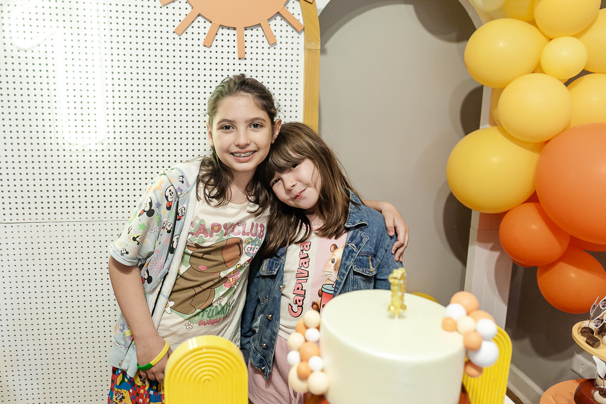 fotografias do aniversário de 1 ano do beni com o tema sol no quintal de casa no bairro do ipiranga zona sul de sao paulo sp