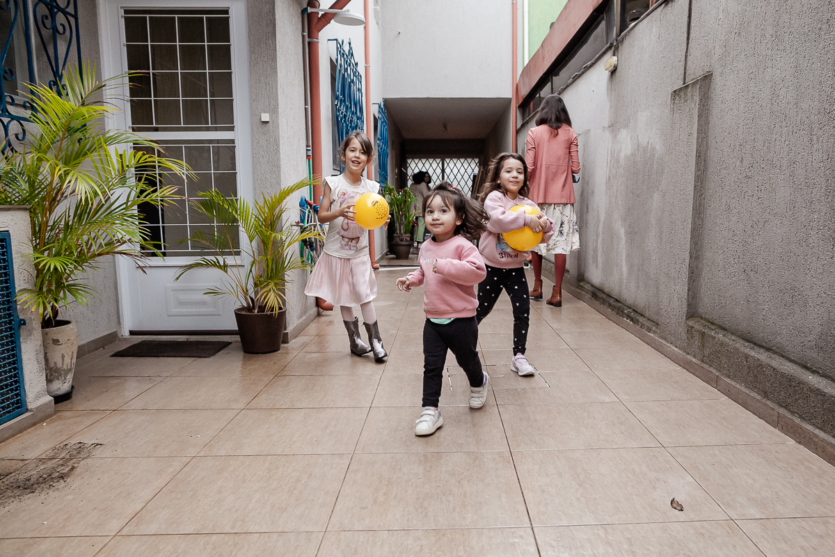 fotografias do aniversário de 1 ano do beni com o tema sol no quintal de casa no bairro do ipiranga zona sul de sao paulo sp