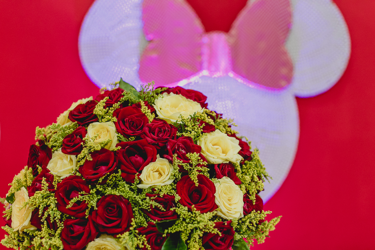 detalhes da mesa da minnie vermelha