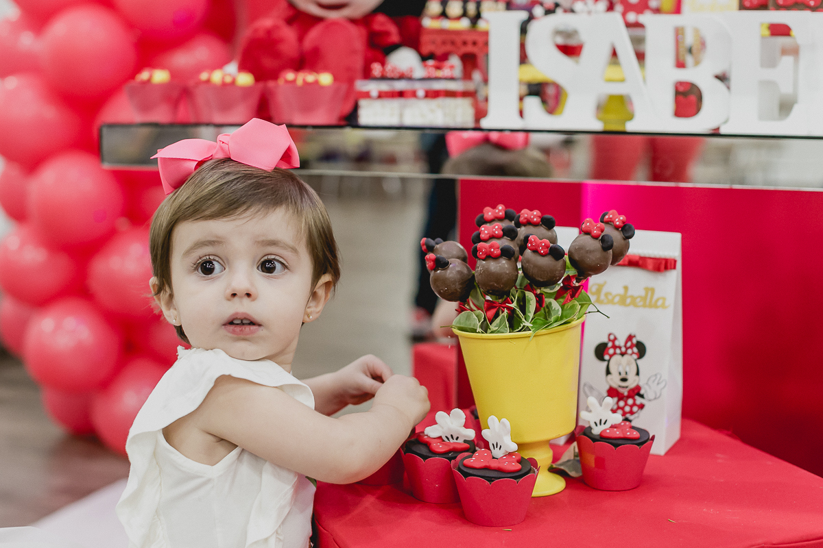 brincando com os detalhes da mesa do bolo