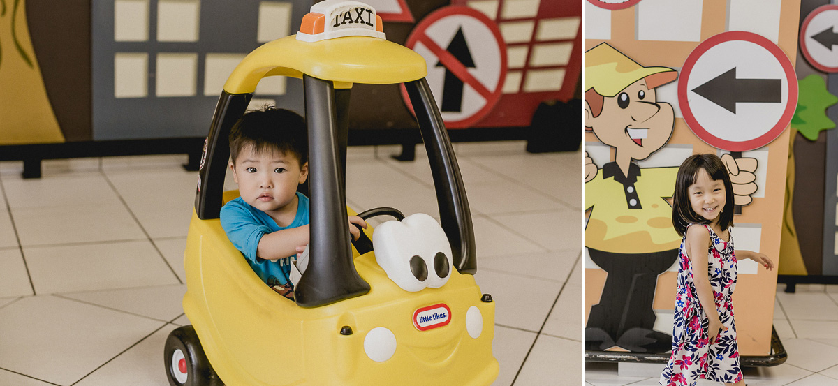 se divertindo no carrinho