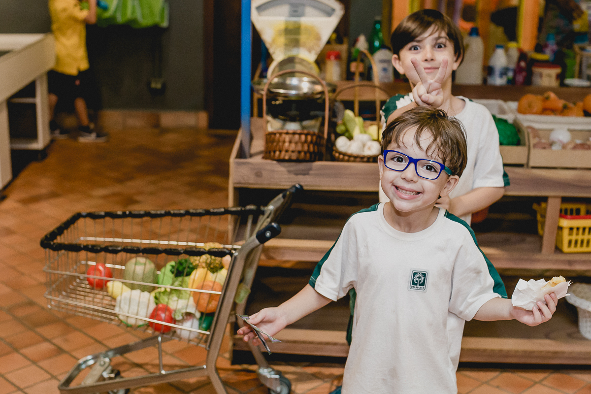 fazendo compras o buffet miniland