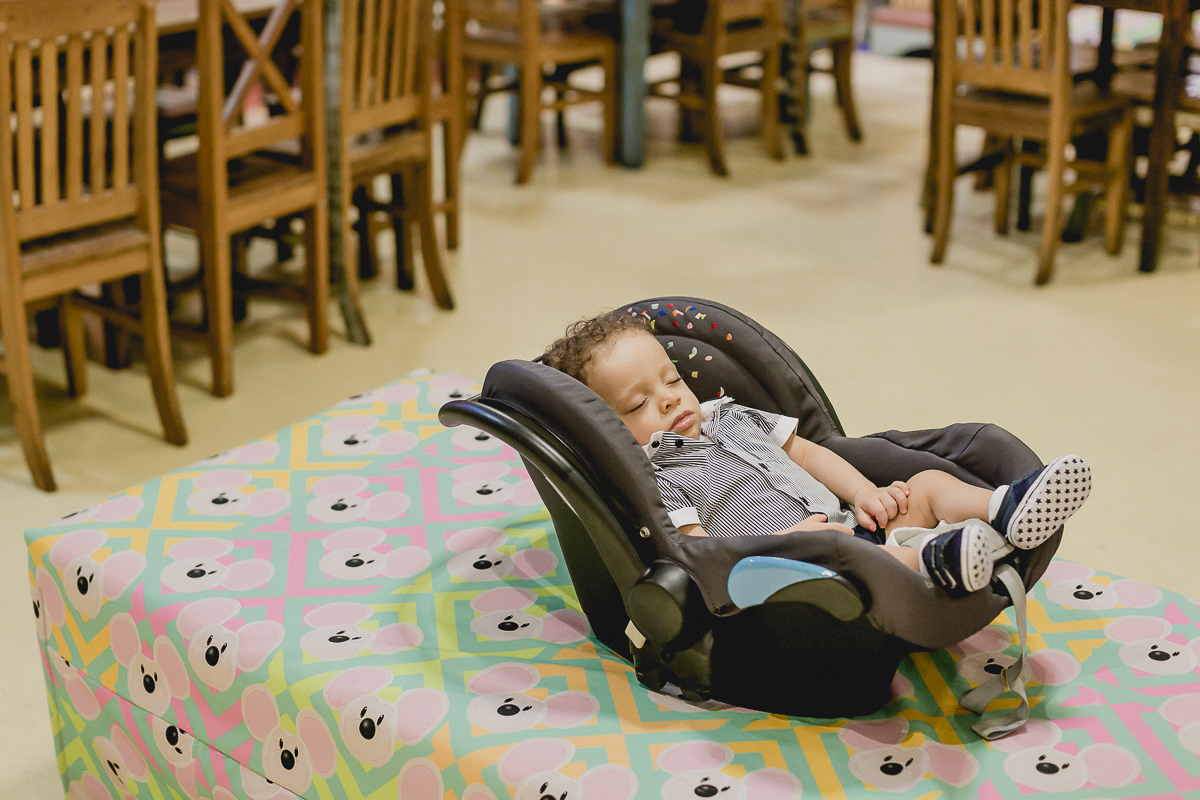 thomas henrique dormindo no começo da sua festa de 1 ano