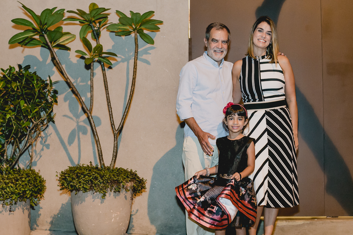 retrato em familia na frente do buffet no galpao em pinheiros zona oeste sp