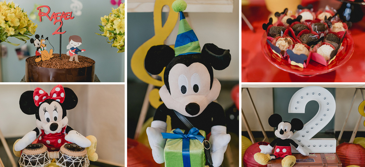detalhes da mesa do bolo com o tema mickey e minnie