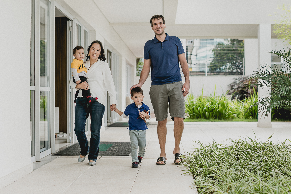 familia chegando para curtir a festa de 1 ano do victor