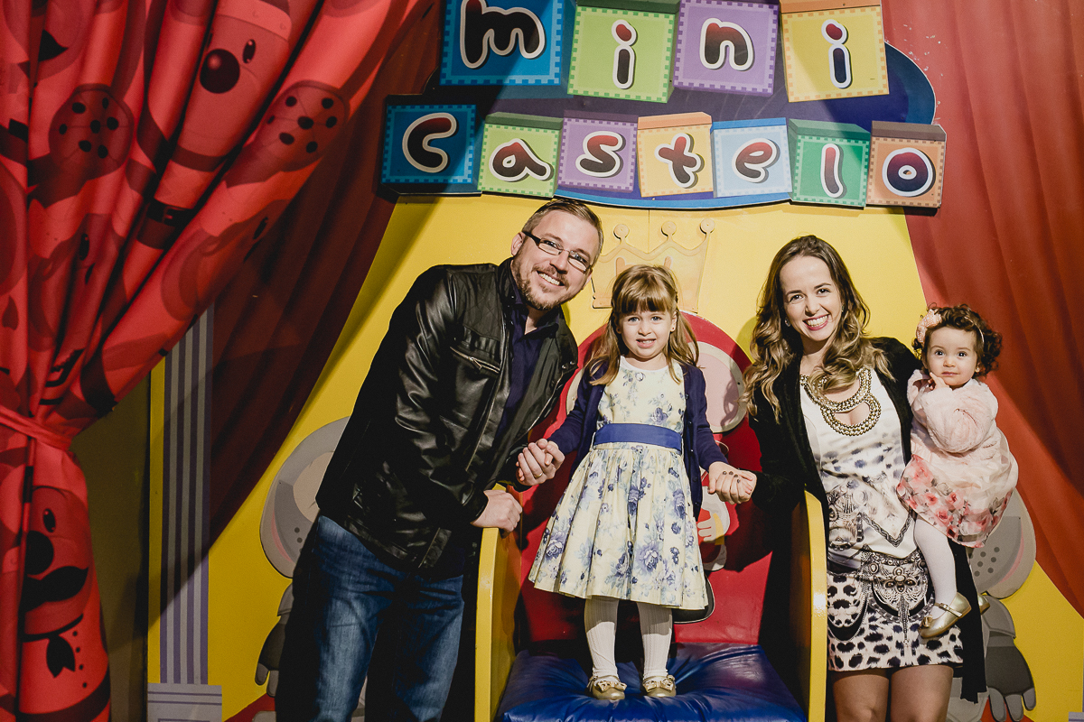 retrato em familia no castelo do buffet miniland tatuape sao paulo sp