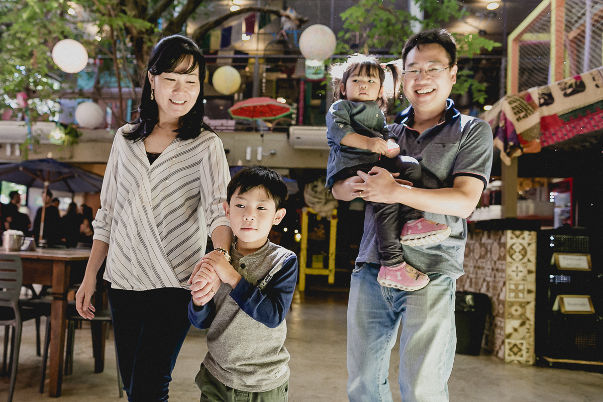 familia chegando no buffet miniland tree para cutir a festa