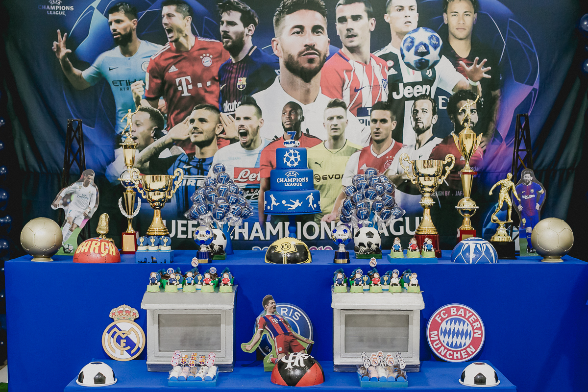 mesa do bolo com o tema