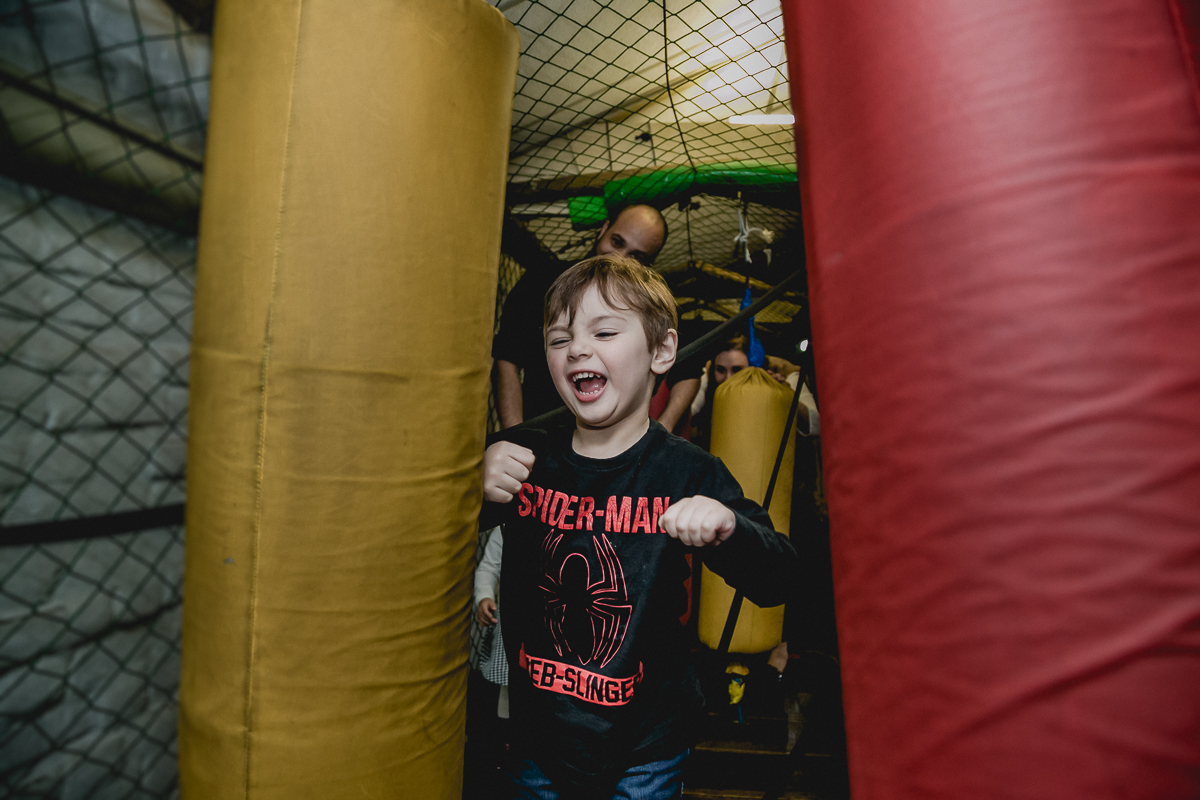 Socando o saco de box no Buffet Miniland - Tatuapé - SP