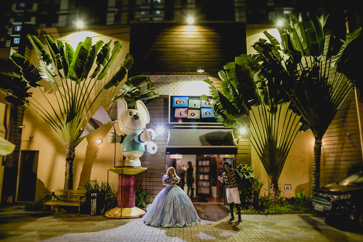 Princesa e Principe chegando na festa no Buffet Miniland - Tatuapé - SP