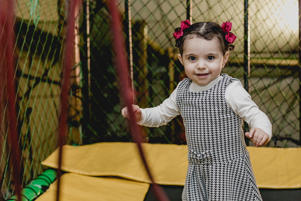 Alice brincando no pula pula no Buffet Miniland - Tatuapé - SP