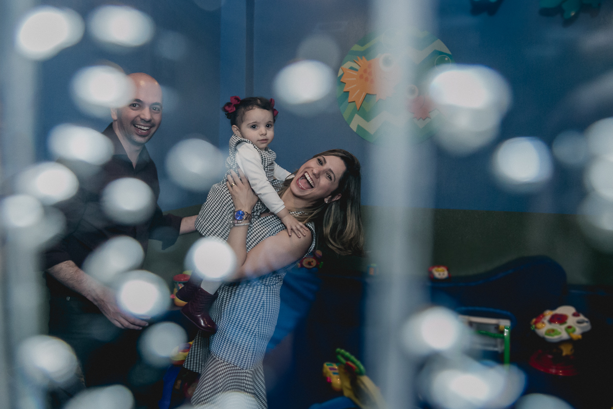 Entre as bolinhas na janela de vidro no Buffet Miniland - Tatuapé - SP