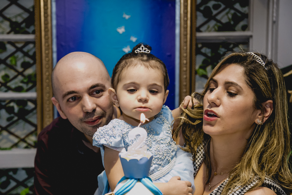 alice assoprando a velinha no Buffet Miniland - Tatuapé - SP