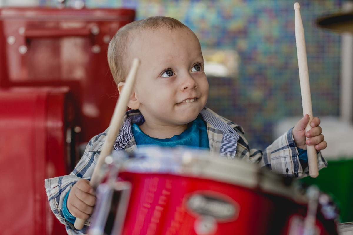 Francisco tocando bateria no Residencial Euroville - Carapicuiba - SP