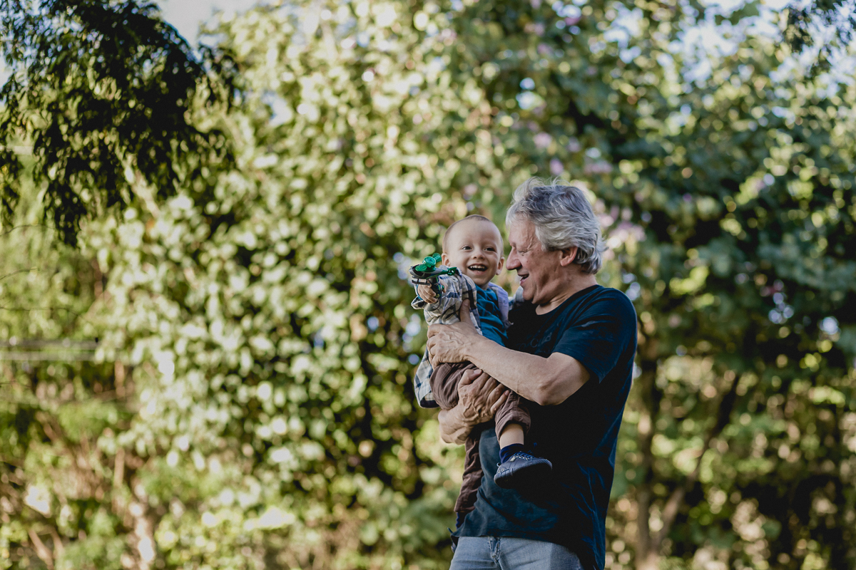 Dando muitas risadas com o vovo no Residencial Euroville - Carapicuiba - SP