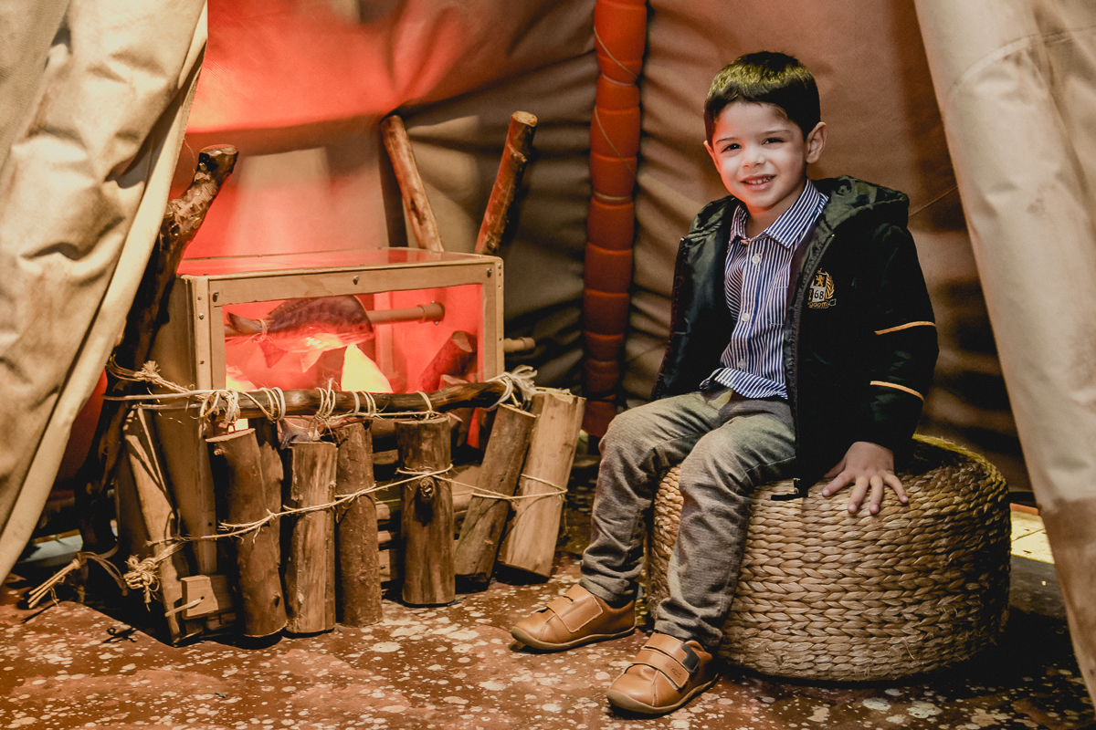 Andre brincando na toca do indio