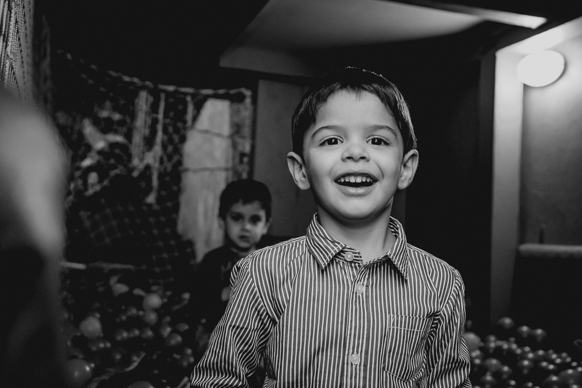 Andre brincando nas bolinhas