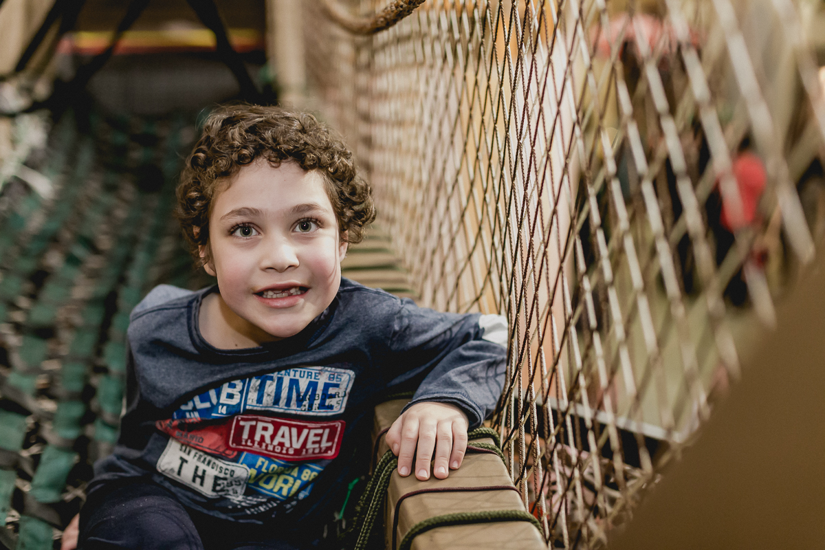 Amiguinho na ponte do Buffet Museu Miniland