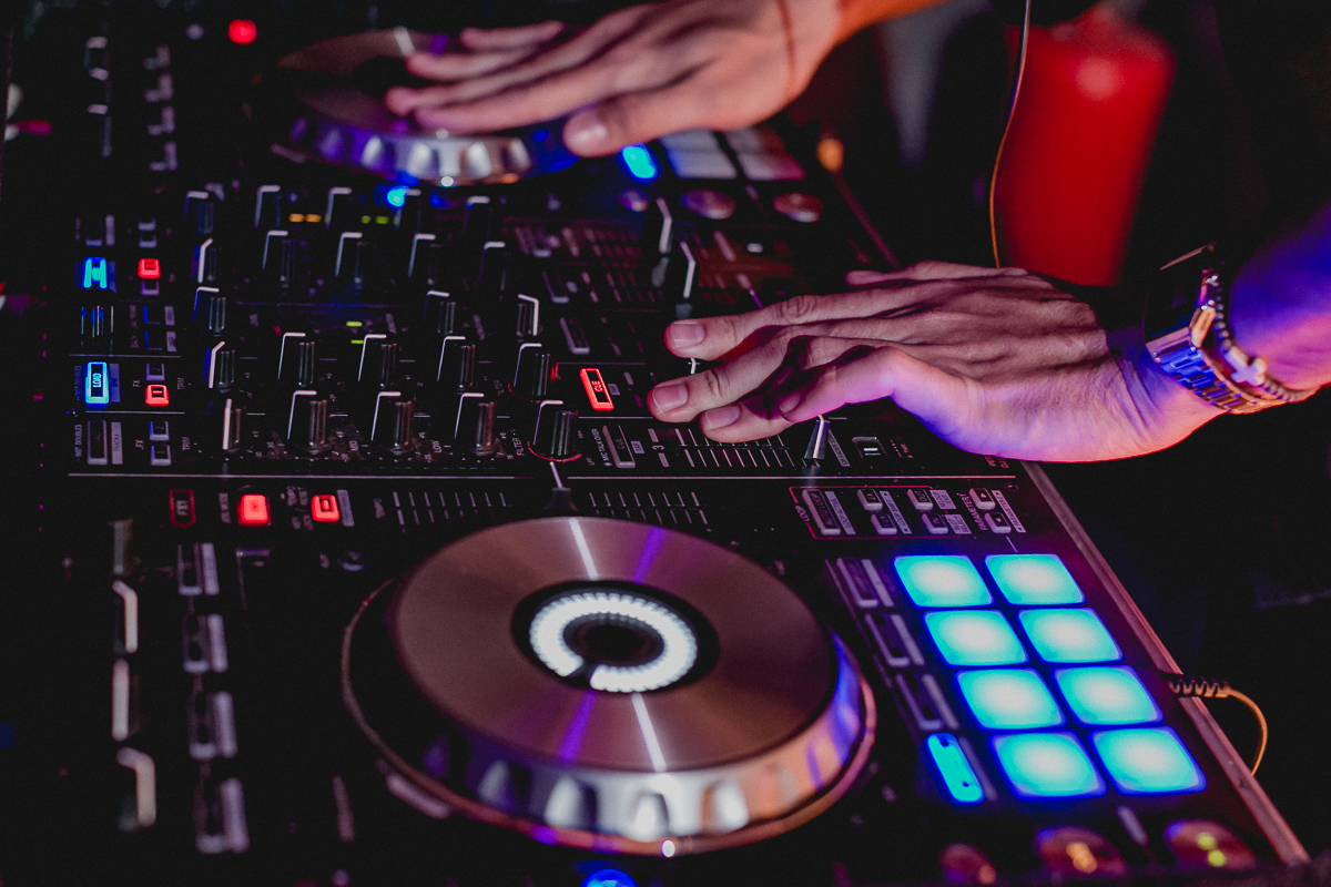 Detalhes da mesa do DJ