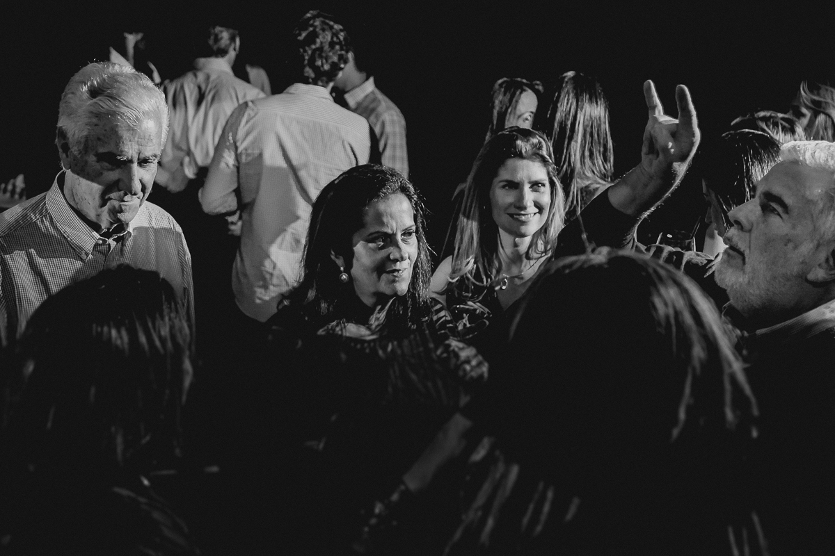 parentes dançando na festa
