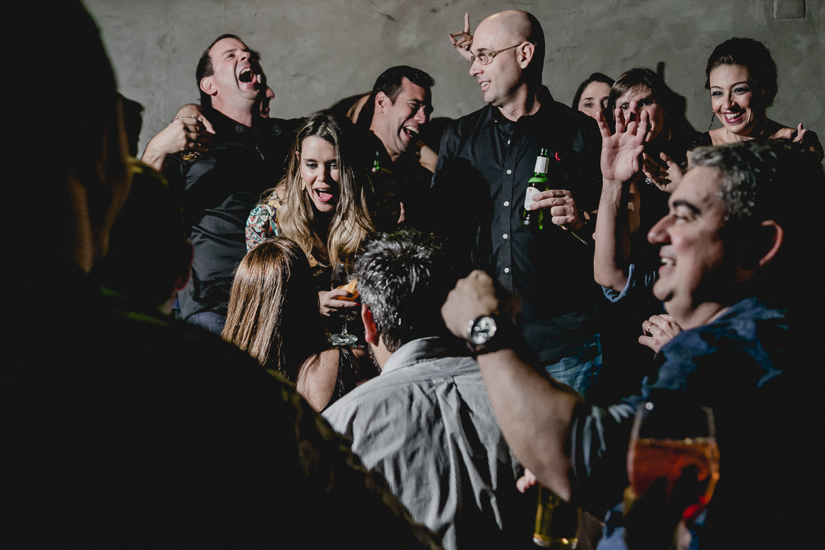 galera se divertindo muito na festa