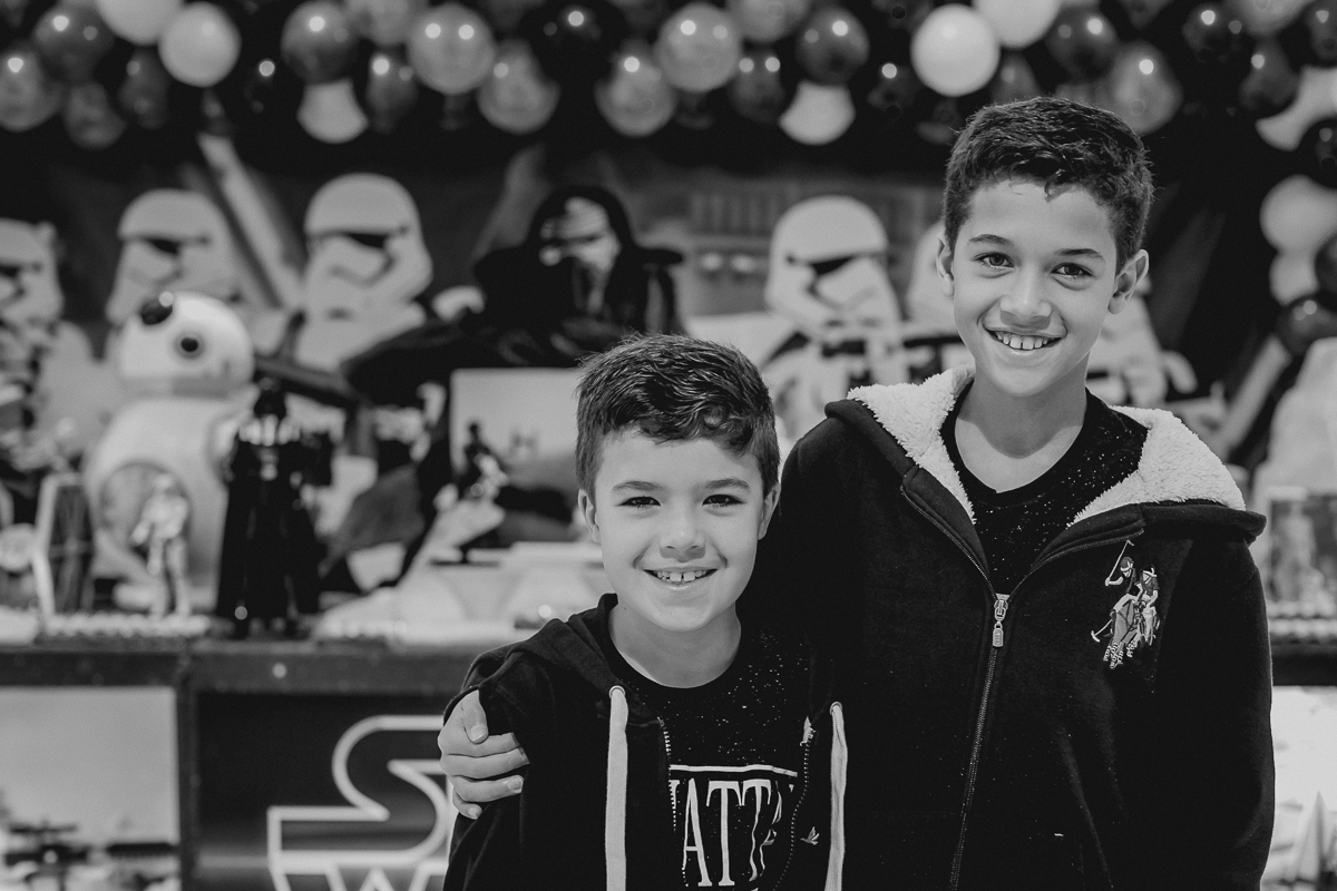 felipe e andre se abraçando