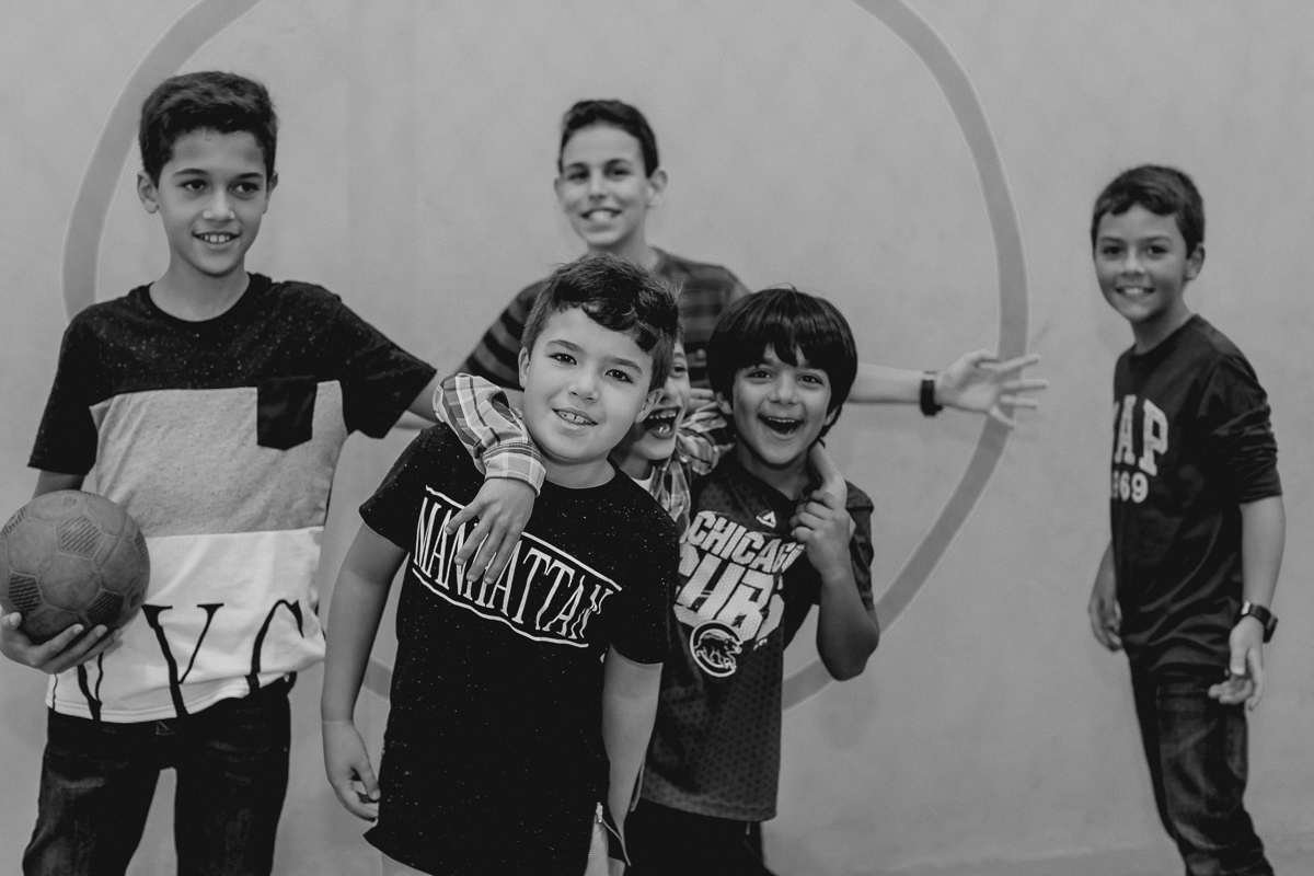 foto com os amigos na quadra