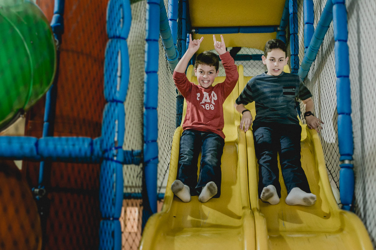 descendo no escorregador