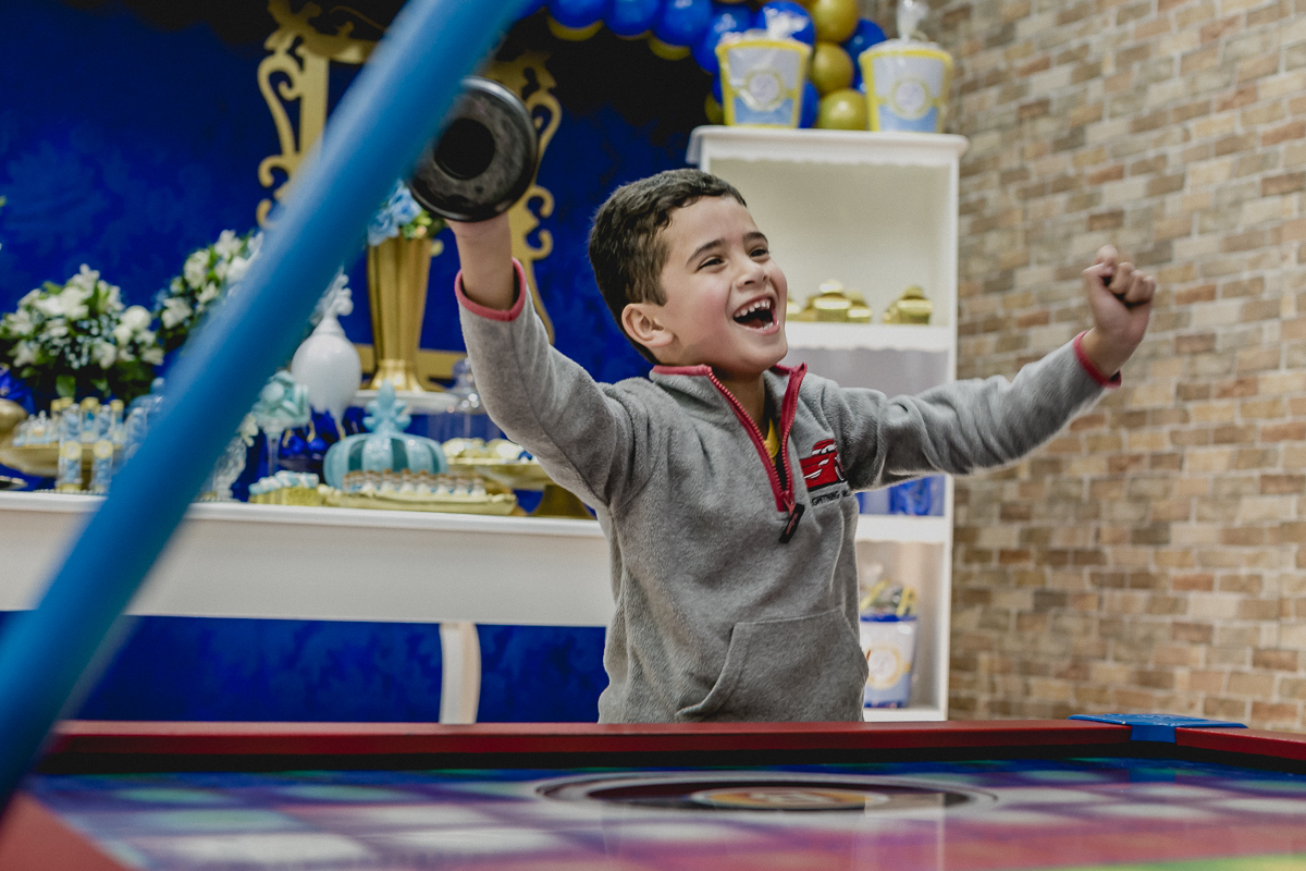 comemorando um gol feito