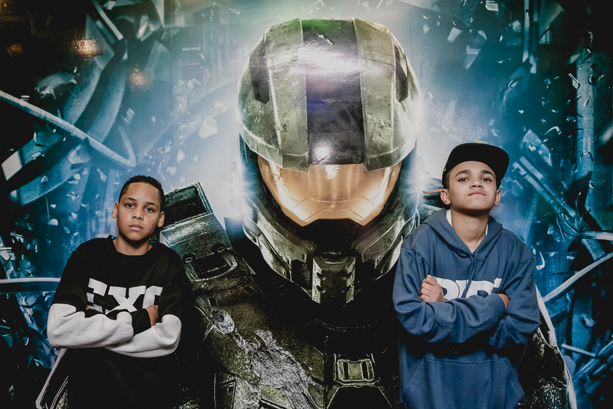 retrato com o jogo de video game