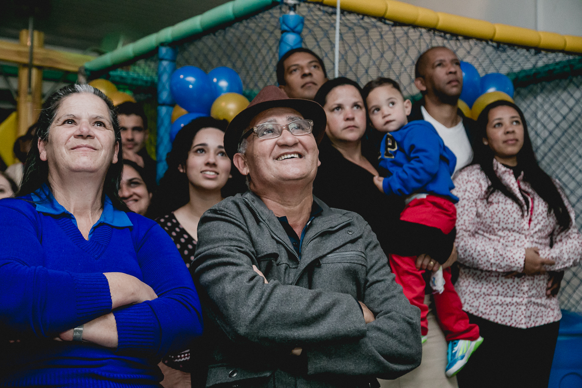 Avos assistindo a retrospectiva do Davi