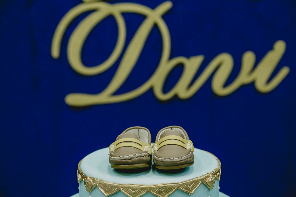 Detalhes do sapatinho do Davi no final da festa