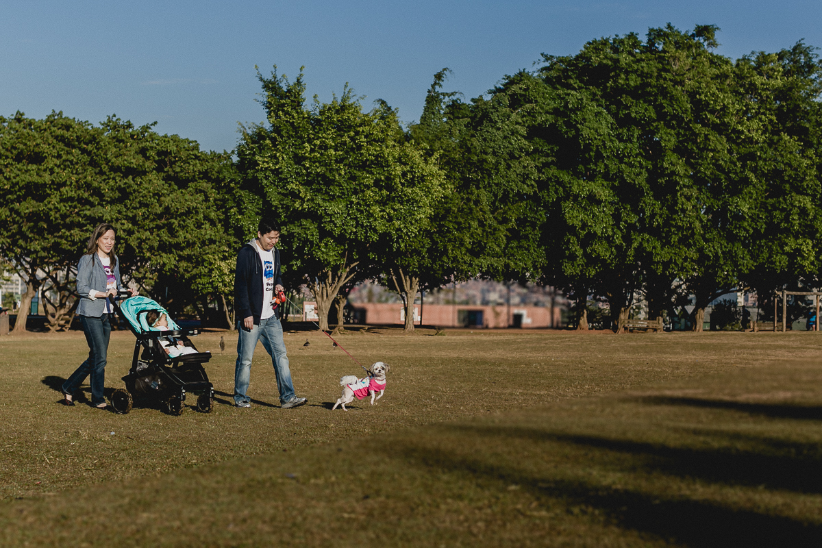 Passeando com a família e a cachorrinha