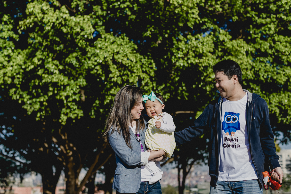 Brincando com o papai e a mamãe